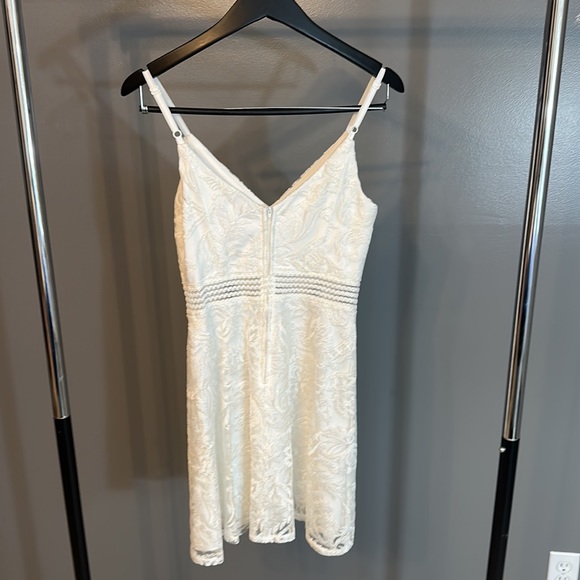 Xtraordinary white lace mini dress size 3 - Picture 3 of 3